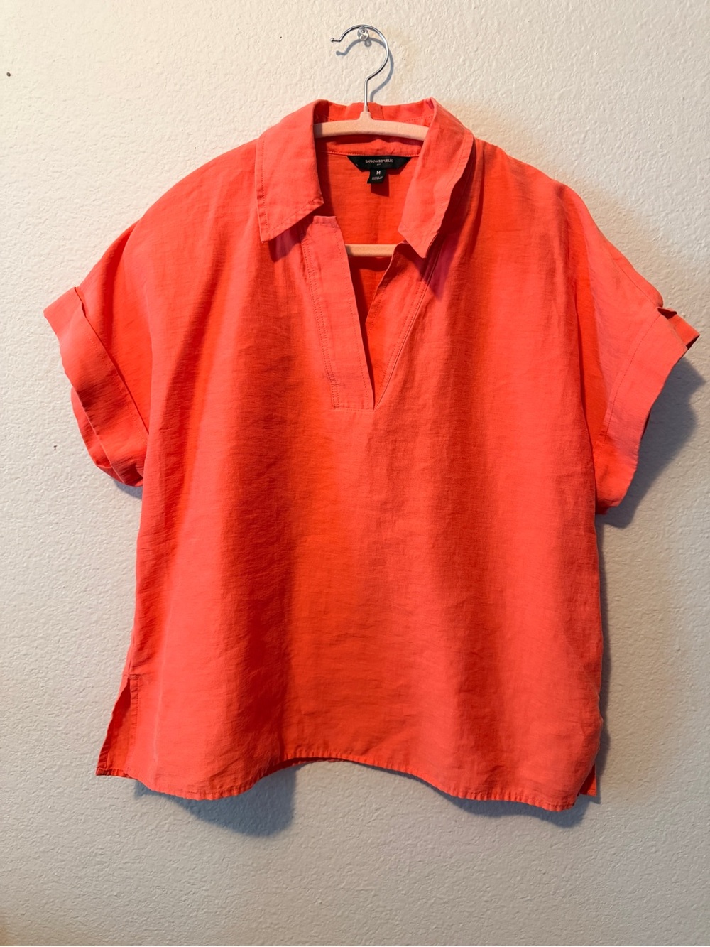 Banana Republic Coral Split V-Neck Short Sleeve Tunic